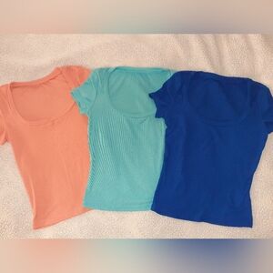 3 Women's Tops. Size Large